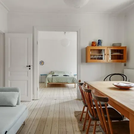Cozy And Charming In Apartment *