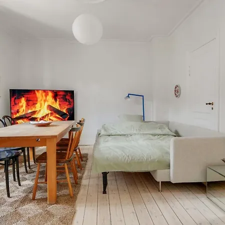 Cozy And Charming In Apartment